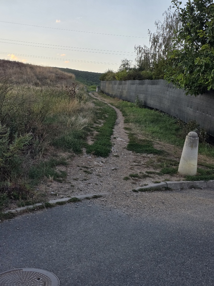 CHODNÍK OD ULICE U KŘÍŽKU NA JEZERŮVKY